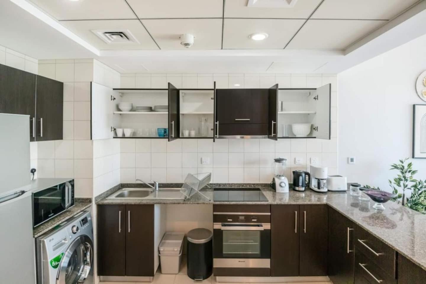 Luxurious 1 Bedroom Apartment In The Dubai Marina! Bagian luar foto
