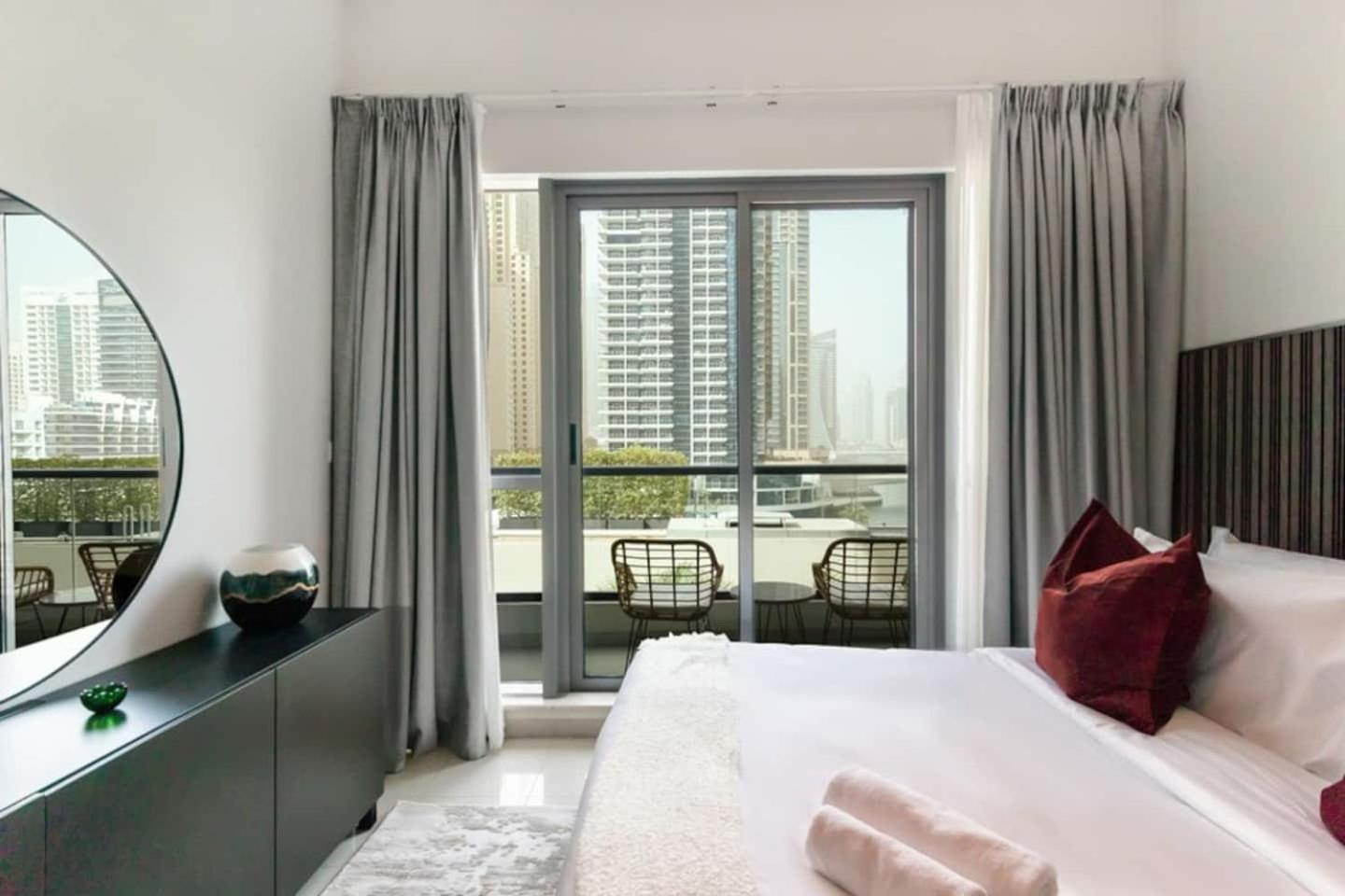 Luxurious 1 Bedroom Apartment In The Dubai Marina! Bagian luar foto