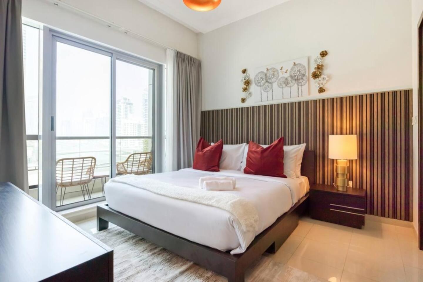 Luxurious 1 Bedroom Apartment In The Dubai Marina! Bagian luar foto