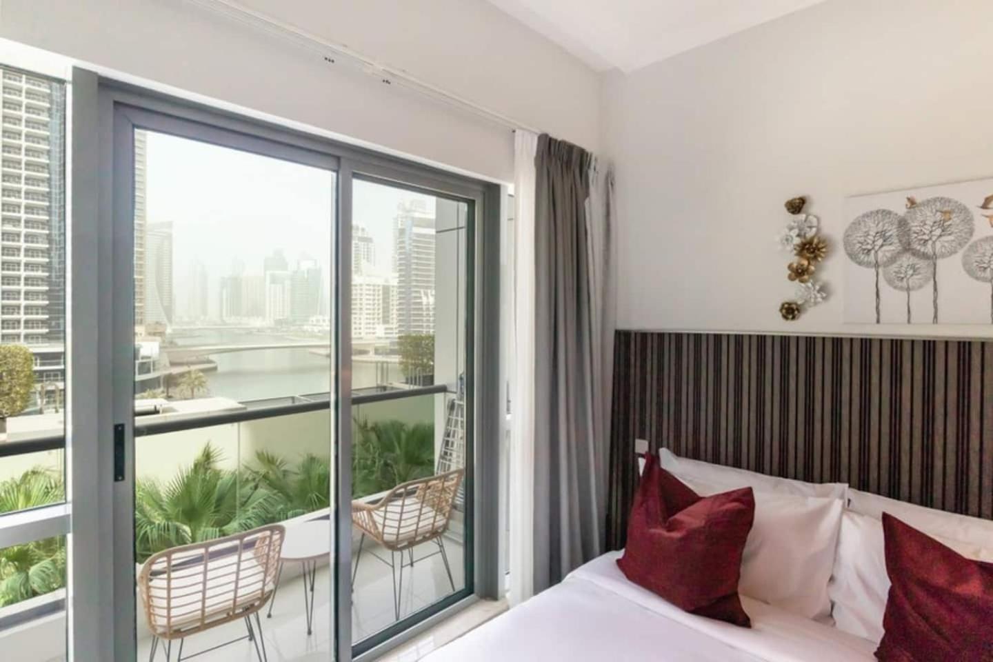 Luxurious 1 Bedroom Apartment In The Dubai Marina! Bagian luar foto